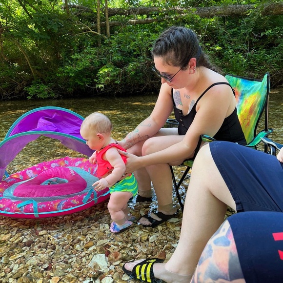 Meet your Posher, Jessica - Picture 1 of 14